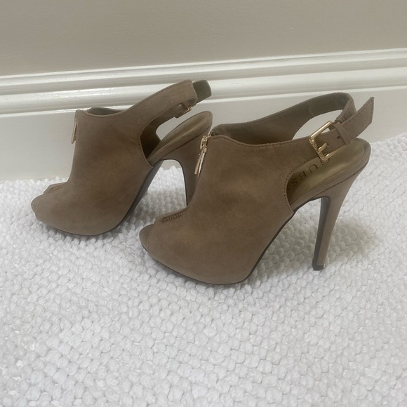 Guess Suede Peel Toe heels with zipper. - Picture 3 of 6